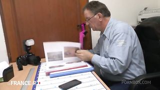 Jimmy arrive avec sa belle-soeur pour qu'on la depucelle devant une camera