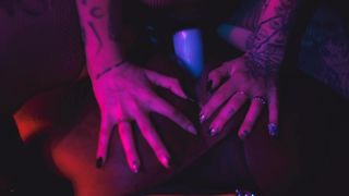 PEGGING THREESOME WITH 2 FOOT GODDESS