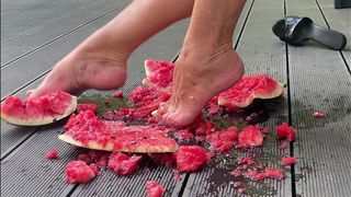 JUICY WATERMELON CRUSH UNDER MY FEET