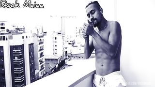 Jogos anal. Brincando com um consolo no cu da gordinha que tem a buceta gigante e metendo a piroca nela com forca.