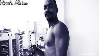 Jogos anal. Brincando com um consolo no cu da gordinha que tem a buceta gigante e metendo a piroca nela com forca.