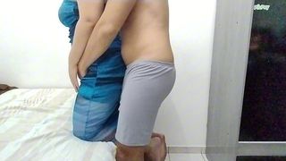 SUPER SEXY SPICE COLEGIAL VIRGEM FAZ MOAGEM QUENTE