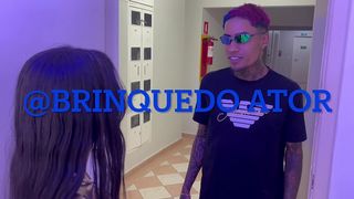 ENGANEI MINHA VIZINHA NINFETA E AINDA COMI ELA NA CASA DELA