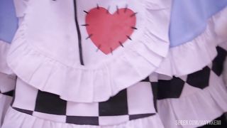 MAY AKEMI - Alice no pais da putaria cosplay deu o cuzinho e a bucetinha e olha so como ela engoliu a porra