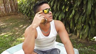 Gostosa fode com vendedor de carros e fica com a buceta cheia de Leite