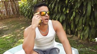 Gostosa fode com vendedor de carros e fica com a buceta cheia de Leite