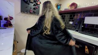 MINHA AMIGA VEIO FAZER UM JANTAR EM CASA POREM NAO RESISTI E COMI ELA NA COZINHA