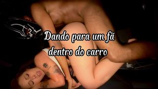 DANDO PRA UM FA NEGAO DENTRO DO CARRO, GOZADA NA CARA E BUCETA FICOU LARGA