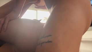 COGIENDO CON LA ROOMIE, ME PIDE GRABARLE VIDEO A SU EX Y TERMINA CON LA VERGA EN EL CULO.