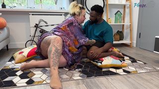 PLUMP MILF WOMAN SLEEPS WITH HER FIRST BLACK GUY AND LETS HIM CREAMPIE HER