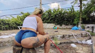 NOVINHO VIRGEM FOI PUNIDO E DEIXEI ELE ENFIAR A MAO NO MEU CU EM TROCA DO ESTILINGUE DELE