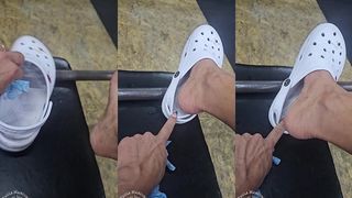 MY SWEATY FEET WEARING CROCS SHOES IN THE GYM