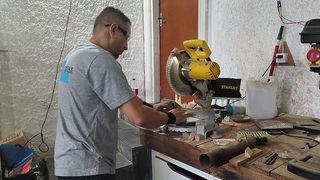 VOVO DO GAROTO VIRGEM, PREGOU A PIROCA NA TIFFANY MONTAVANI ENCIMA DO CARRO POIS A TARADA NAO TINHA DINHEIRO PARA PAGAR O VELHINHO E FOI NO XERECARD, BUCETA PIX