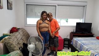 ENCONTREI UMA MULHER CARIOCA NO CENTRO DE SAO PAULO CONVIDEI ELA PARA FAZER UMA GRAVACAO ELA ACEITOU. LEVEI ELA NA MINHA CASA E ROLOU SEXO BEM GOSTOSO COM SEXO ANAL