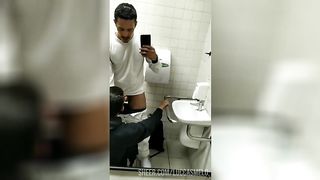 Enchendo a boca do hetero curioso de porra.