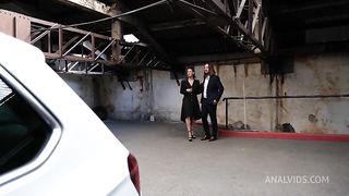 Lety Howl meets in a parking lot