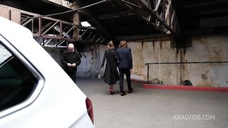 Lety Howl meets in a parking lot