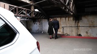 Lety Howl meets in a parking lot
