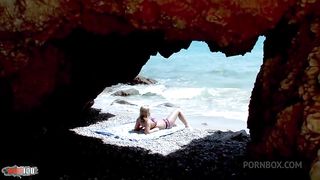 Blond babe teen gonna be shaked by her muscled boyfriend