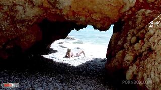 Blond babe teen gonna be shaked by her muscled boyfriend