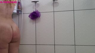 ESPOSA GOSTOSA TOMANDO BANHO DEPOIS DA ACADEMIA!