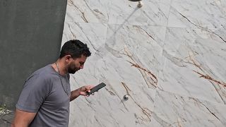 ENCANADOR FOI VER O VAZAMENTO DA NOVINHA E ACABOU FUDENDO SO O CUZINHO DA NINFETINHA