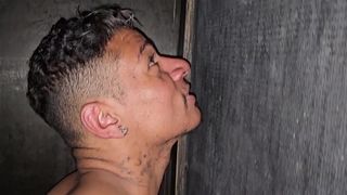 BOMBEIRO TATUADO APAGOU O FOGO DA MINHA CUCETA NAS CABINES