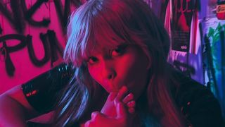 HIGH HEELS GODDESS SHOWING OFF HER PERFECT FEET