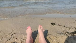 NICE FEET ON THE BEACH K