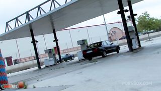 Fayna Vergara gets ass fucked to fix her car