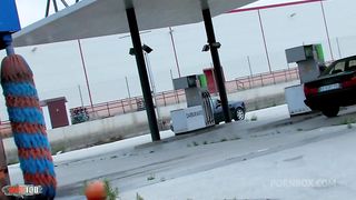 Fayna Vergara gets ass fucked to fix her car