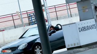 Fayna Vergara gets ass fucked to fix her car