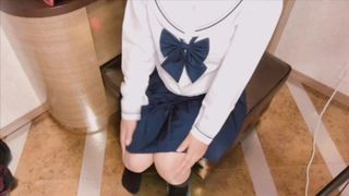 【素人】カラオケ屋さんでオナニー。店員さんにバレないかドキドキ