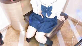 【素人】カラオケ屋さんでオナニー。店員さんにバレないかドキドキ