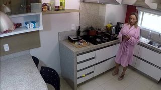 ELA PEDIU UM GAS, E GANHOU LEITE