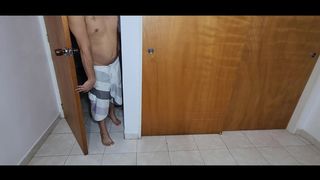 ¡Cogiendo DURO con mi HERMANASTRA CULONA hasta que tiene un fuerte ORGASMO! cuando me toma de sorpresa en su habitacion