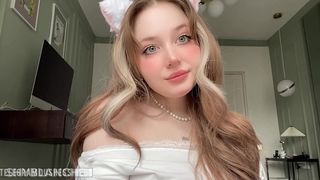 CUTE 18 YO CAT GIRL TRY HER FIRST ANAL PLAY! CREAM FROM HER PUSSY