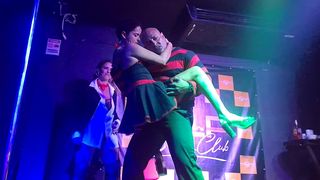 STRIPER SCORPION FAZ SEXO AO VIVO NO PALCO COM AS CASADAS