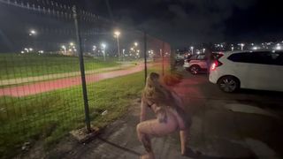 PRLMAS TARADAS POR SEXO DAO A BUCETINHA PARA DESCONHECIDOS NO ESTACIONAMENTO DO SUPERMERCADO GERAL OLHANDO !! O QUE VOCE FARIA?