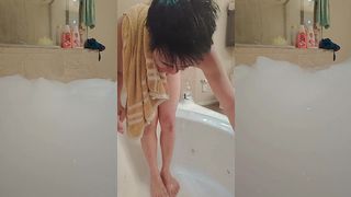 11624 SOLO BUBBLE BATHBOY MOMENT