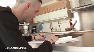 Une prof cougar et torride enculee par son eleve!