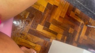 BBW SQURTING AND PEEING WITH HITACHI AND DILDO