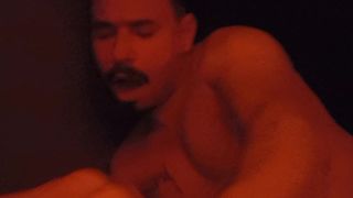 FA GOZANDO NA CABINE VERMELHA