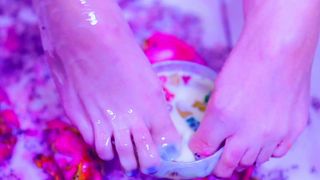 BIA ROMAN GETS HER SEXY FEET ALL MESSY