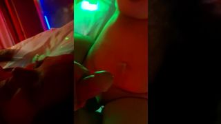 EN EL TELO CON MADURA INFIEL Y VENIDA EN OMBLIGO