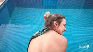 ESTAVA NO QUINTAL SO ESTENDENDO ROUPA NA MAIOR INOCENCIA QUANDO ELE LEVANTOU MEU VESTIDO E METEU O PAU POR TRAS!