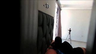 ENCUENTRO A MI CUNADA SOLA EN SU HABITACION Y LE CLAVO LA VERGA DIRECTO AL CONO DESPUES DE DARME UNA MAMADA Y TERMINA CON EL CONO LLENO DE SEMEN