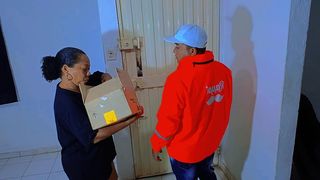 BUSTY OLD WOMAN GETS FUCKED BY THE LUCKY DELIVERY GUY