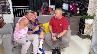 HIJASTRO GAMER CORNUDO CON SU NOVIA INFIEL KATTY BLAKE Y EL PADRASTRO DE ZACK