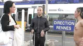 De passage en Bretagne, Gwenanie s'offre une exhib de folie a la gare!